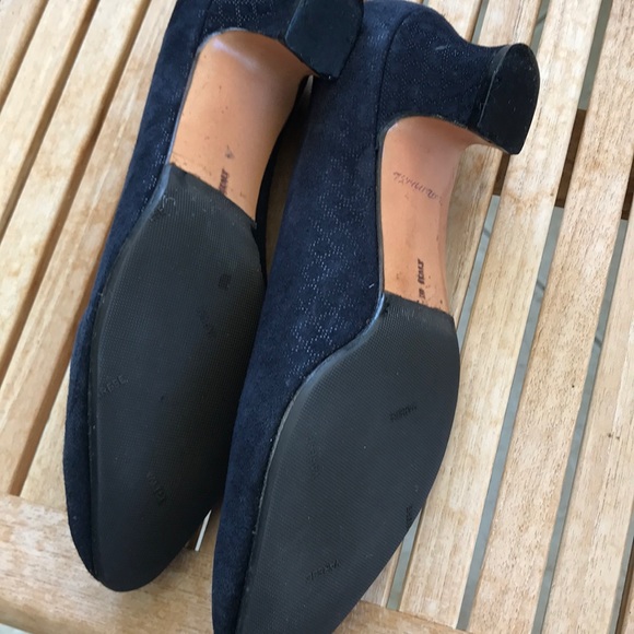 Ferragamo women’s suede pumps 5 - Picture 9 of 11